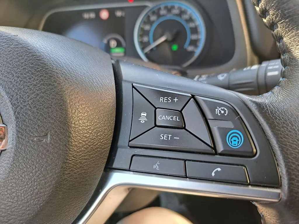 Nissan Leaf N-Connecta 12