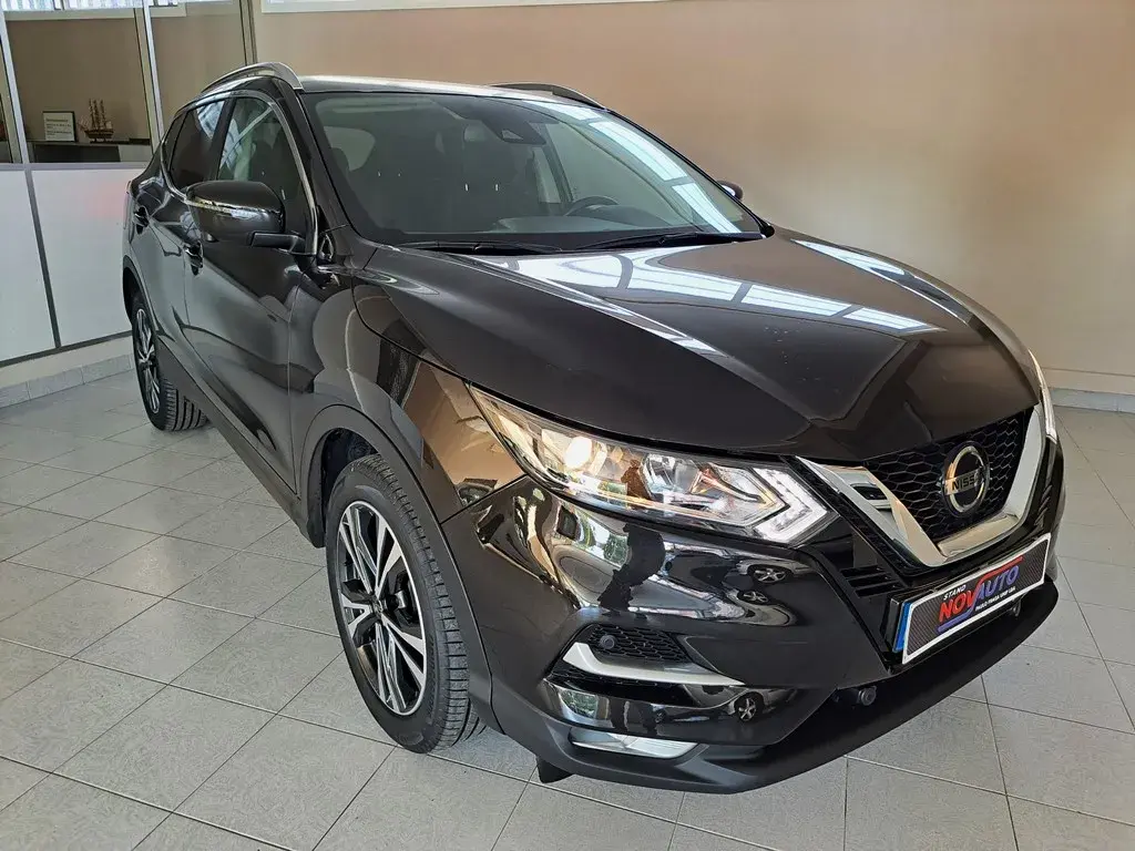 Nissan Qashqai 1.3 DIG-T N-Connecta J18 6