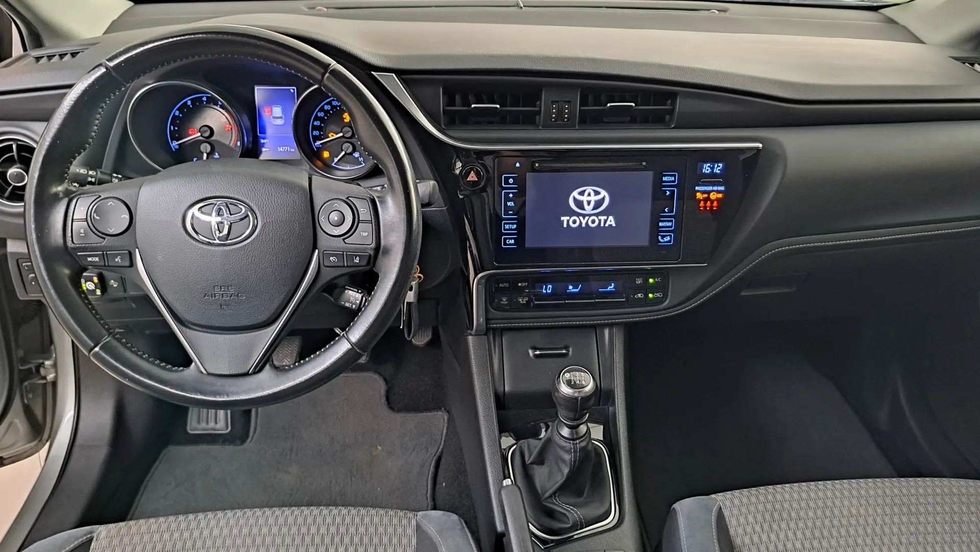 Toyota Auris 1.2T Exclusive 11