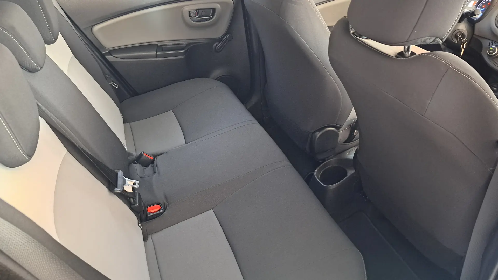 Toyota Yaris 1.5 HSD Sport +P.Techno+P.Luxury 14