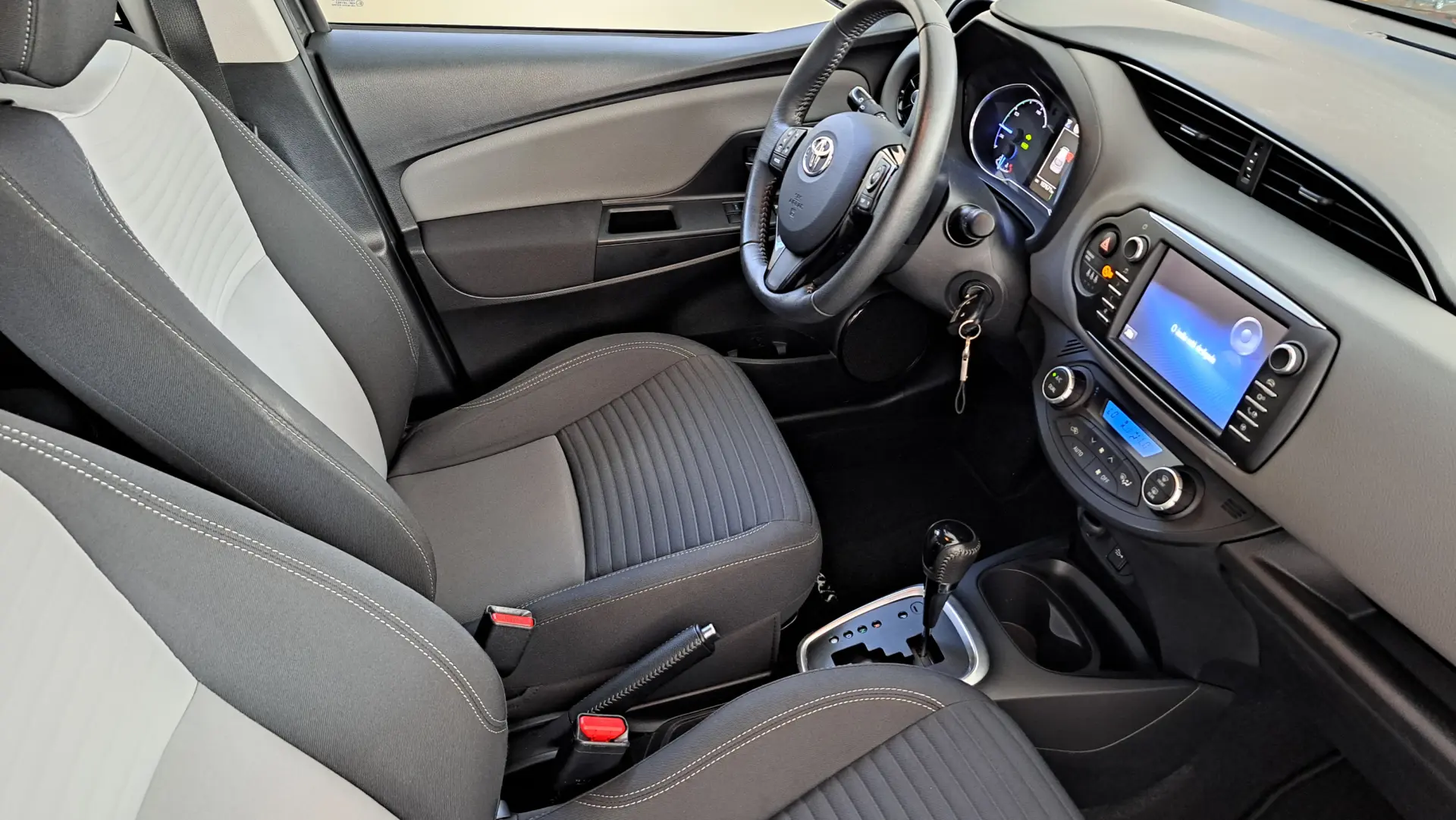 Toyota Yaris 1.5 HSD Sport +P.Techno+P.Luxury 12