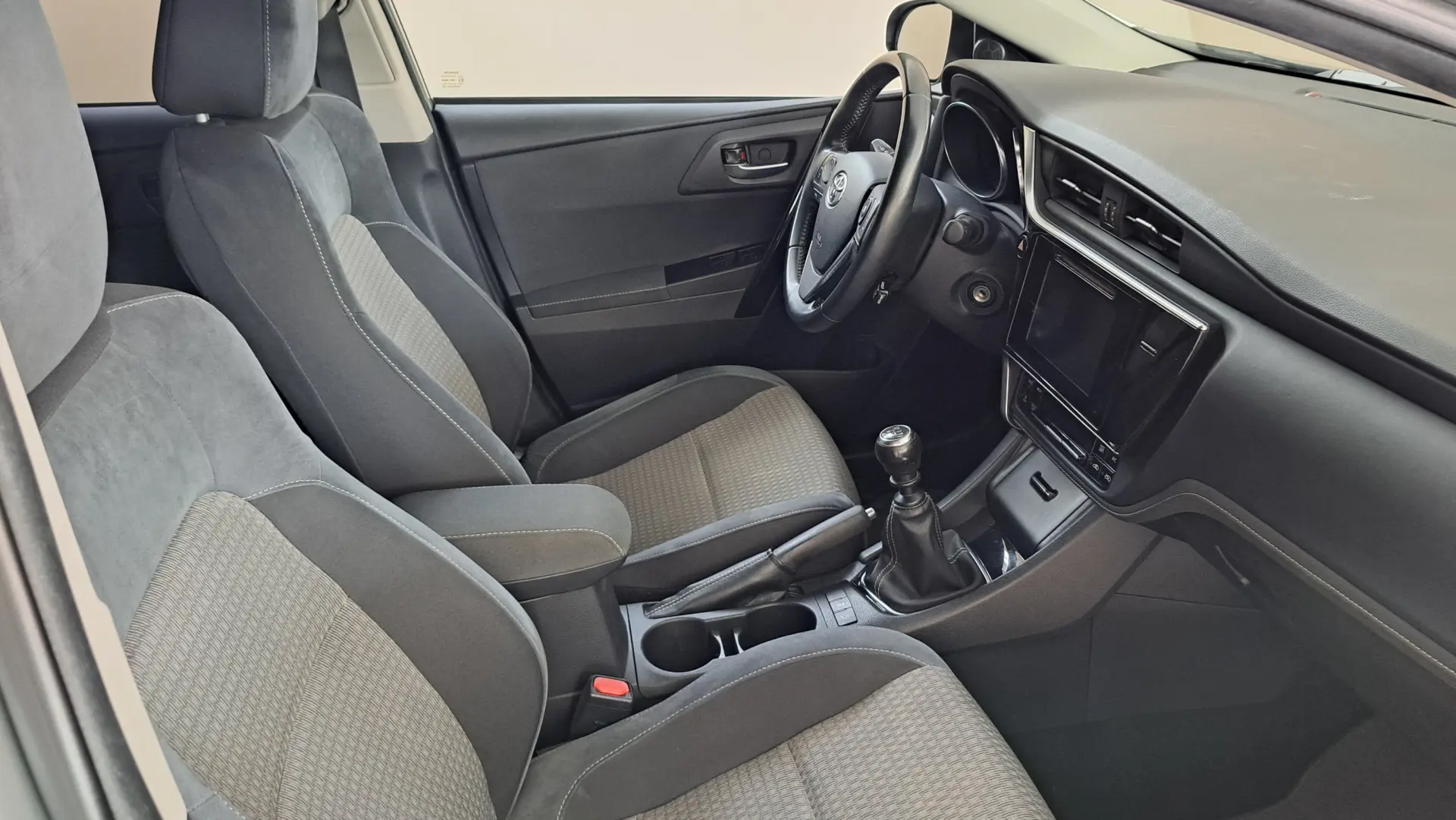 Toyota Auris 1.2T Exclusive 12