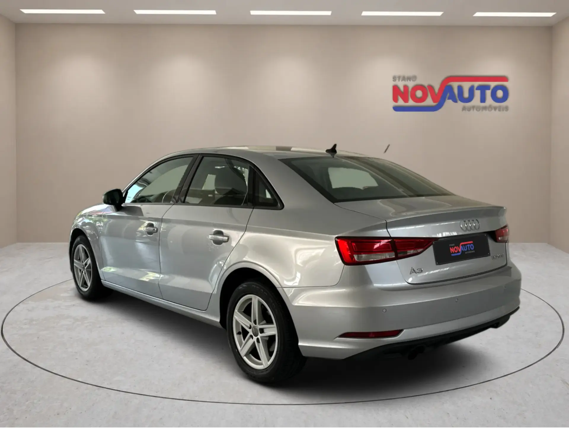 Audi A3 Limousine 30 TFSI Design S tronic 5