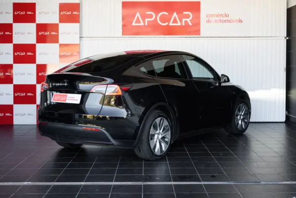 Tesla Model Y Long Range Dual Motor AWD 5