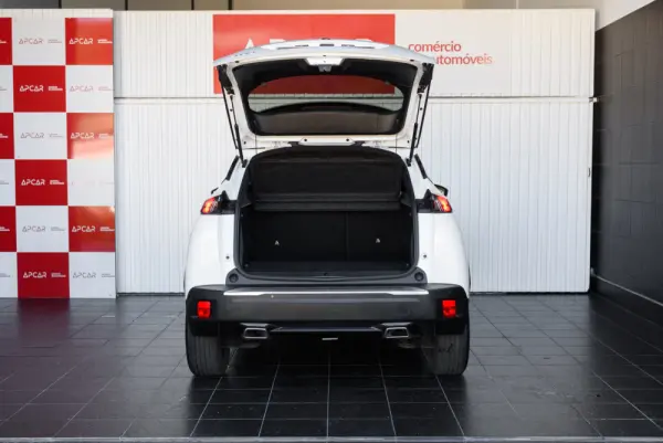 Peugeot 2008 1.2 PureTech Allure EAT8 16