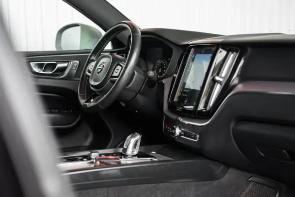 Volvo XC 60 2.0 T8 PHEV R-Design AWD 53