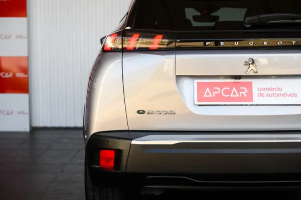 Peugeot e-2008 50 kWh GT Pack 19