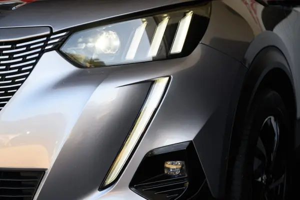 Peugeot e-2008 50 kWh GT Pack 13