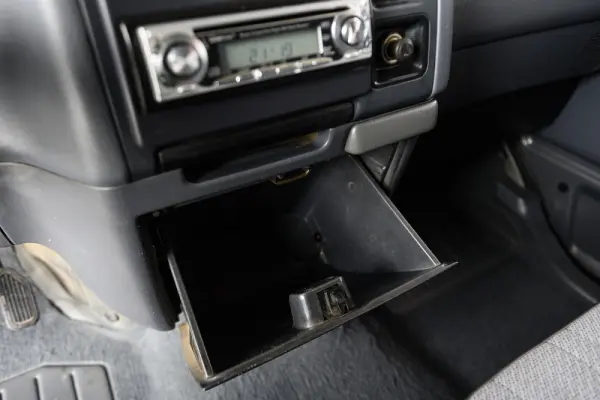 Toyota HiAce 2.4 D LXH12LG 29