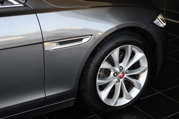 Jaguar XF 2.0 D R-Sport Aut. 13