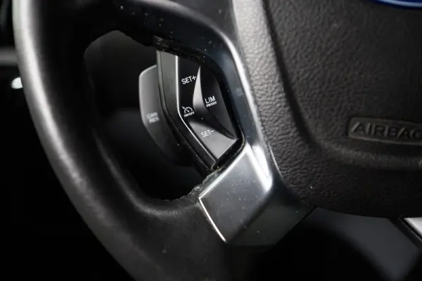 Ford Transit Custom Adaptada p/ 3 cadeiras de rodas 37