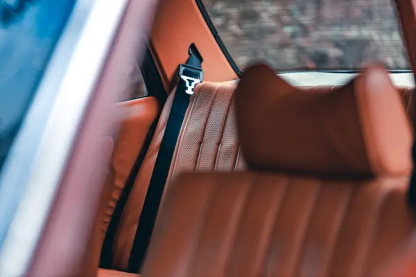 Mercedes-Benz 240 D US-Spec 23
