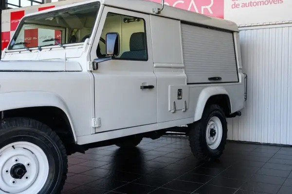 Land Rover Defender 90 SW 2.5 Td5 E 11