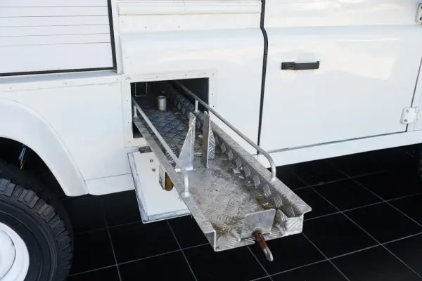 Land Rover Defender 90 SW 2.5 Td5 E 12