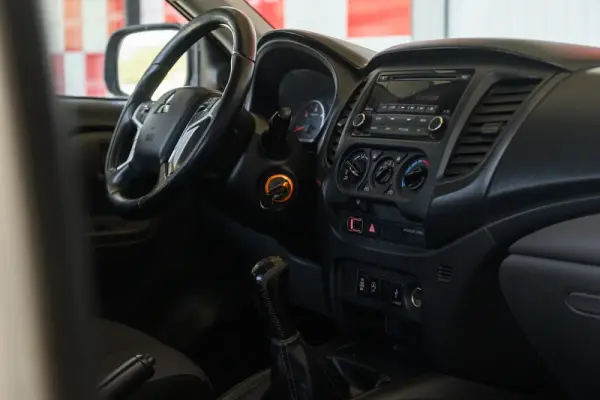 Mitsubishi L200 2.4 DI-D CD Invite 4WD 18