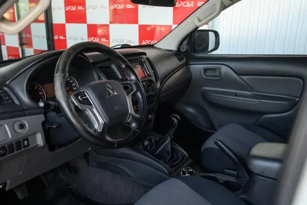 Mitsubishi L200 2.4 DI-D CD Invite Space Cab 3L 4WD 16