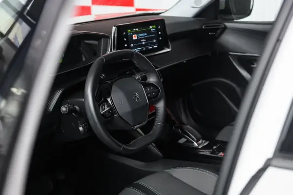 Peugeot e-2008 50 kWh Allure Pack 26