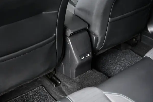 Peugeot e-2008 50 kWh Allure Pack 32