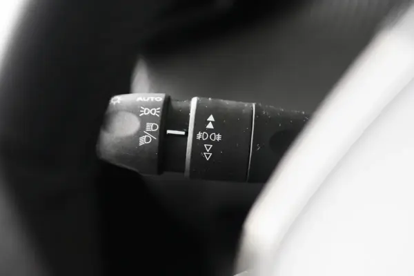 Peugeot e-2008 50 kWh Allure Pack 37