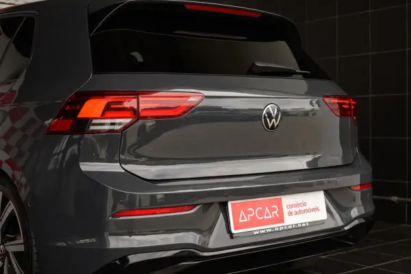 Volkswagen Golf 1.5 eTSI R-Line DSG 11