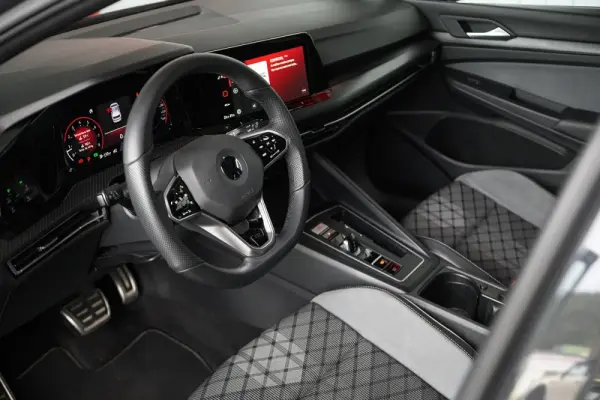 Volkswagen Golf 1.5 eTSI R-Line DSG 13