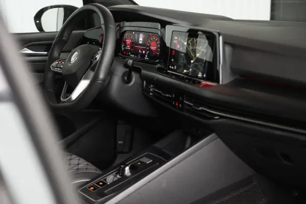 Volkswagen Golf 1.5 eTSI R-Line DSG 18