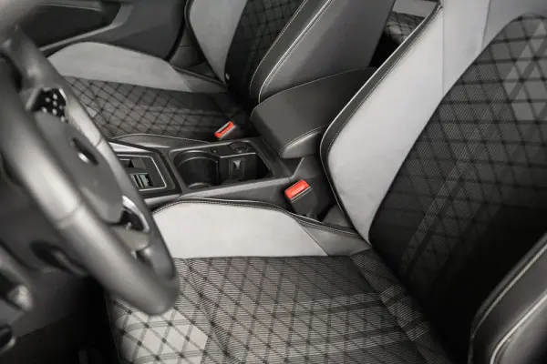 Volkswagen Golf 1.5 eTSI R-Line DSG 22