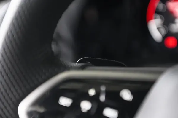 Volkswagen Golf 1.5 eTSI R-Line DSG 32