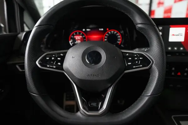 Volkswagen Golf 1.5 eTSI R-Line DSG 36