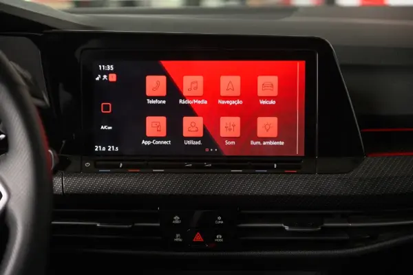 Volkswagen Golf 1.5 eTSI R-Line DSG 51