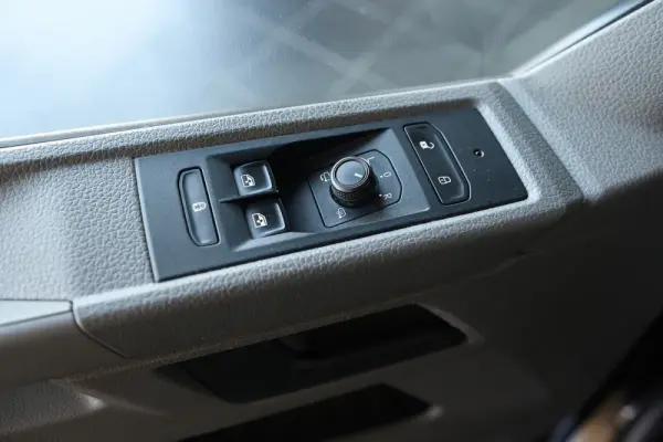 Volkswagen Caravelle 2.0 TDi CD Longa Extra AC 48