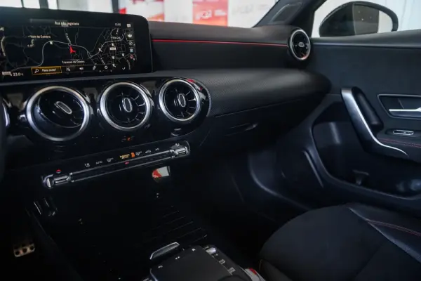 Mercedes-Benz A 180 d AMG Line Aut. 35