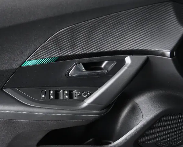 Peugeot 2008 1.2 PureTech Allure Pack 28