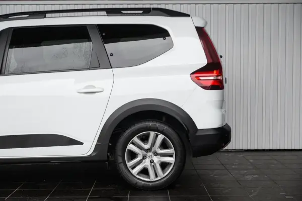 Dacia Jogger 1.0 TCe Essential 7L 9