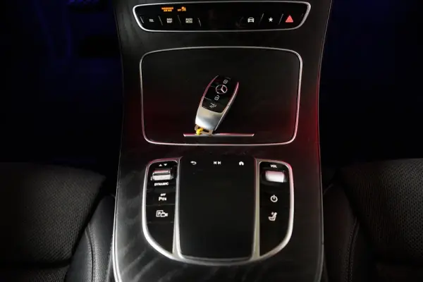 Mercedes-Benz E 300 23