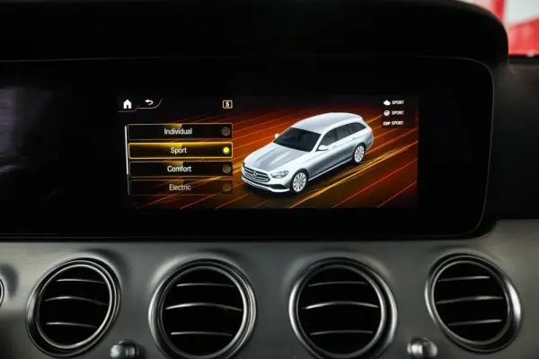 Mercedes-Benz E 300 29