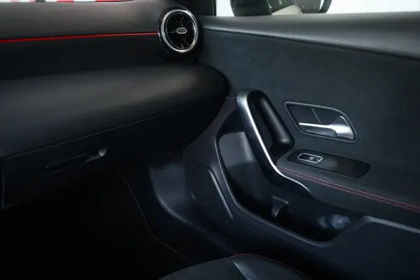 Mercedes-Benz A 180 d AMG Line Aut. 42