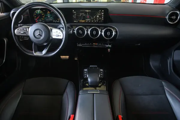 Mercedes-Benz A 180 d AMG Line Aut. 44