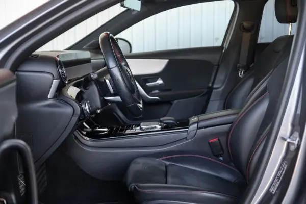 Mercedes-Benz A 180 Limousine d AMG Line Aut. 27