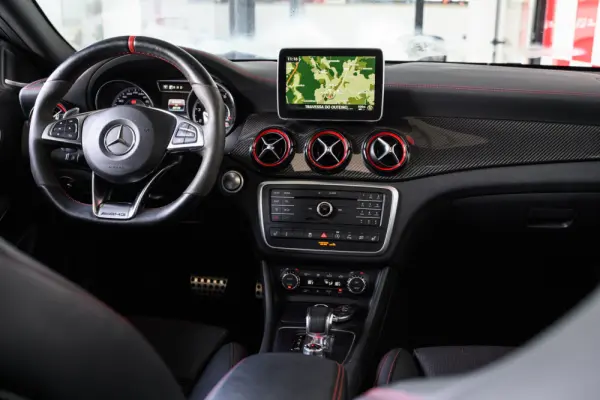 Mercedes-Benz GLA 45 AMG 4-Matic 52