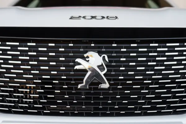 Peugeot 2008 1.2 PureTech Allure EAT8 20