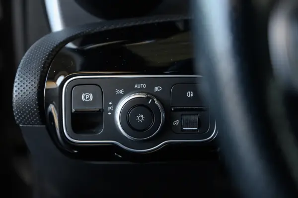 Mercedes-Benz A 180 Limousine d AMG Line Aut. 33