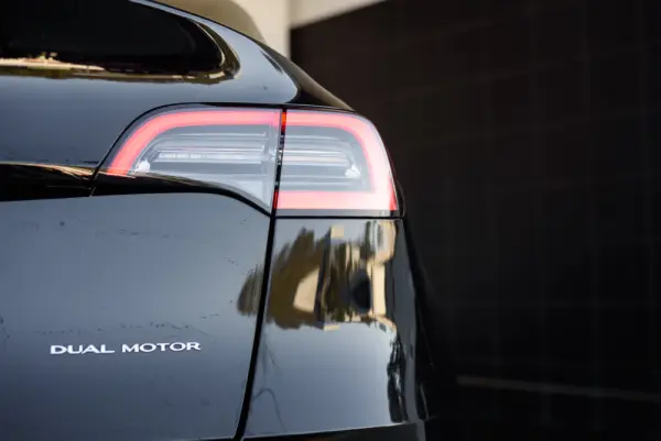 Tesla Model Y Long Range Dual Motor AWD 16