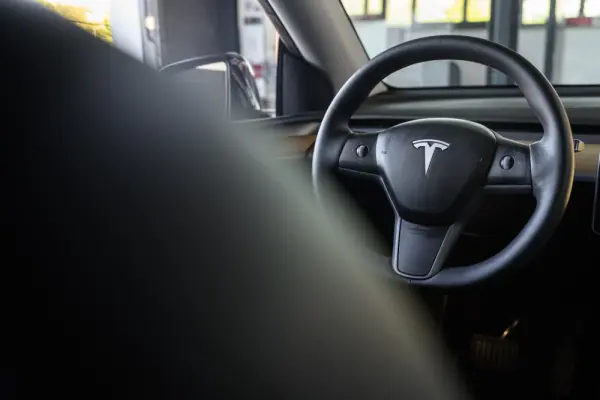Tesla Model Y Long Range Dual Motor AWD 43
