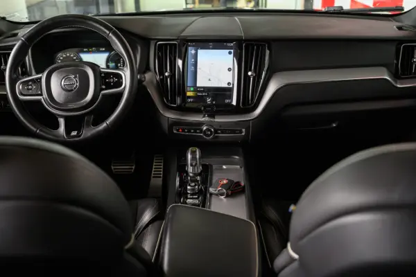 Volvo XC 60 2.0 T8 PHEV R-Design AWD 44