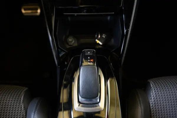 Peugeot e-2008 50 kWh GT Pack 58