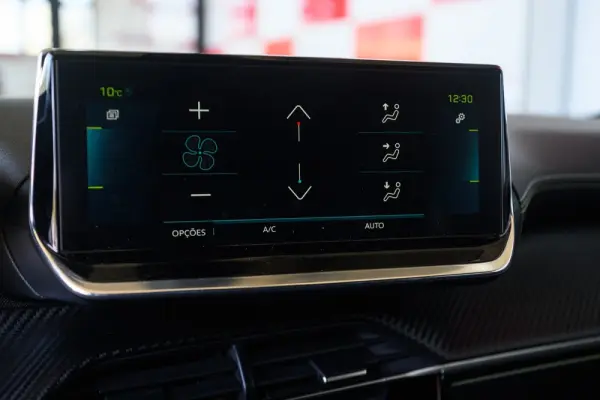 Peugeot e-2008 50 kWh GT Pack 46