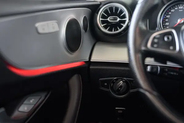 Mercedes-Benz E 220 d 9G-TRONIC Avantgarde 32