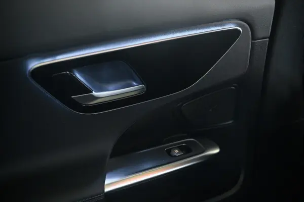 Mercedes-Benz C 300 e AMG Line 89