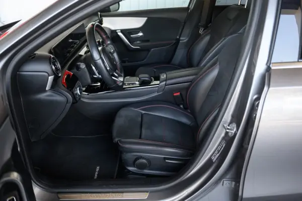 Mercedes-Benz A 180 Limousine d AMG Line Aut. 26